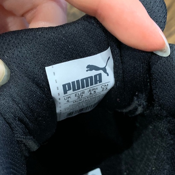 Like New Women’s Puma Sneakers Size 6.5 - Picture 6 of 8